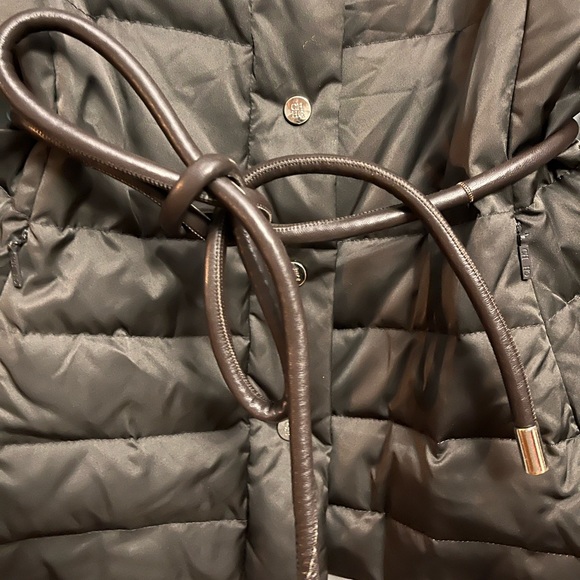 LUXURIOUS Carolina Herrera puffer jacket 🧥 - Picture 4 of 8